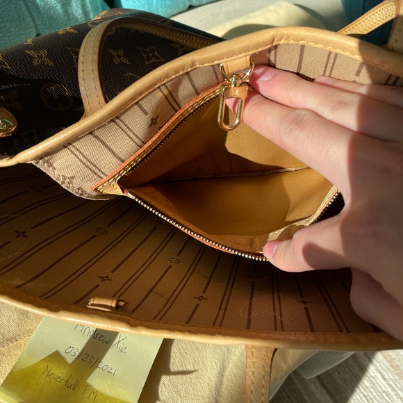 Like New - Louis Vuitton Neverfull PM - Picture 9 of 16